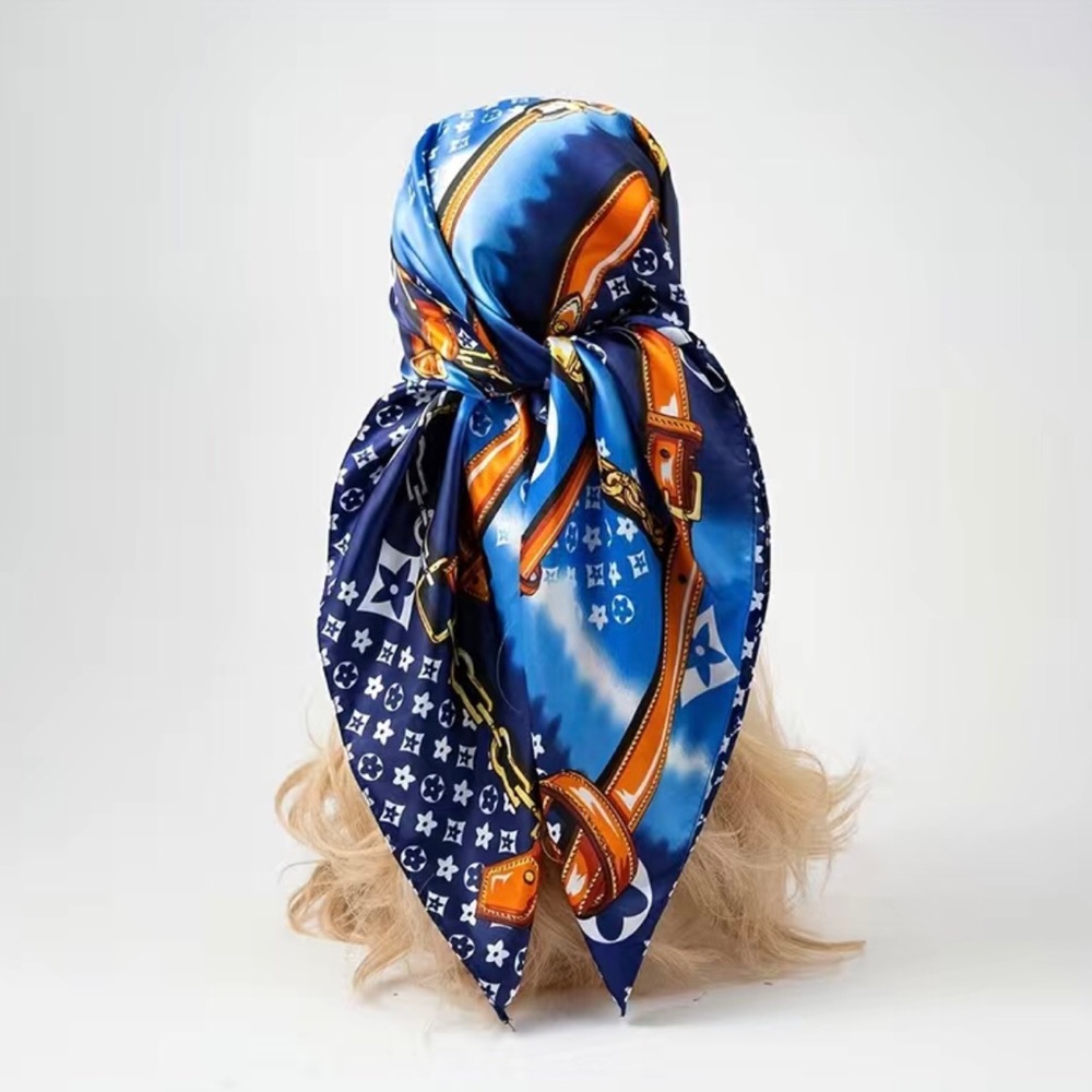 Womens Scarf! - Picture 3 of 3
